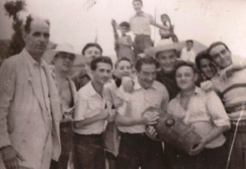 1952 - Giovanni Alois and part
of the workers on a trip